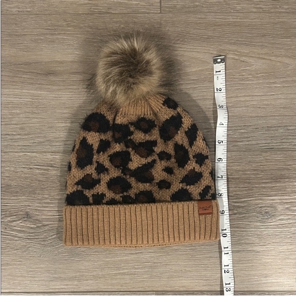NWOT Britt’s Knits Leopard Print Beanie with Pom Pom - Picture 4 of 4